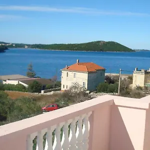 guesthouse-villa-ljubica.hotelinzadar.com/