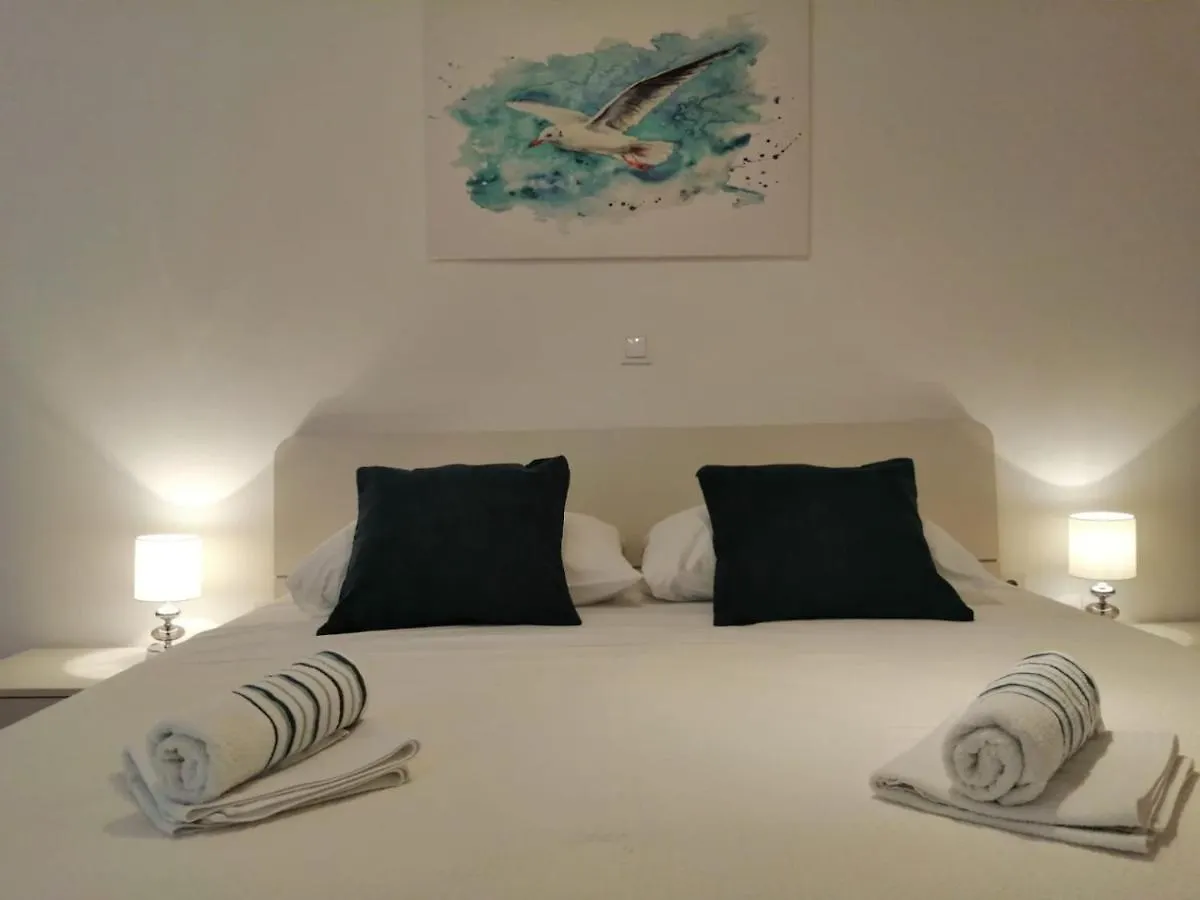 Room Mina Ровинь