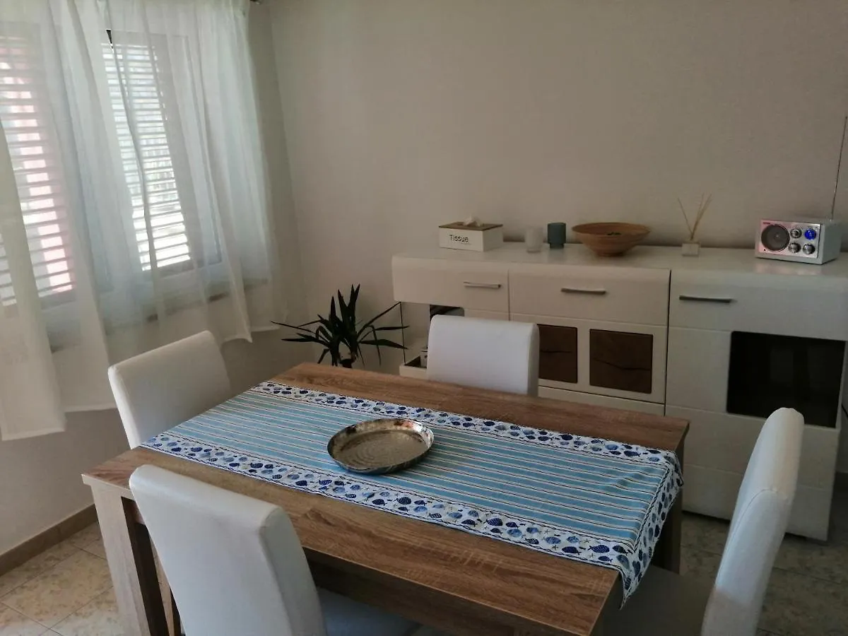 Room Mina Ровинь 0*,  Хорватия