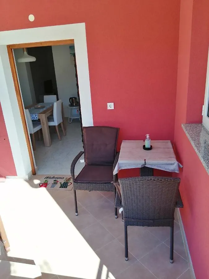 Room Mina Ровинь